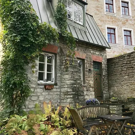 Apartment Little House With Own Garden In Old Town